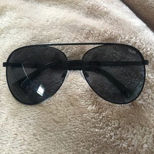 Quay Australia VIVIENNE sunglasses-Black & Smoke